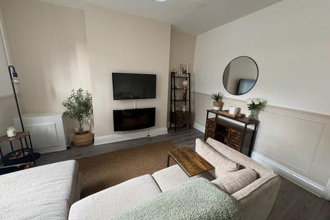 3 bedroom end of terrace house to rent, Severn Street, Lancashire WN7
