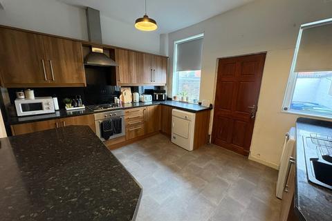 3 bedroom end of terrace house to rent, Severn Street, Lancashire WN7