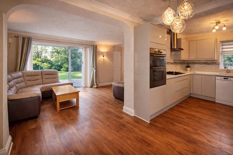 4 bedroom semi-detached house to rent, Ditmas Avenue, Bedford MK42
