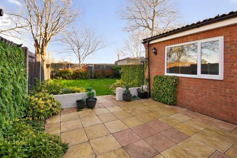4 bedroom semi-detached house to rent, Ditmas Avenue, Bedford MK42