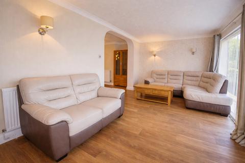 4 bedroom semi-detached house to rent, Ditmas Avenue, Bedford MK42