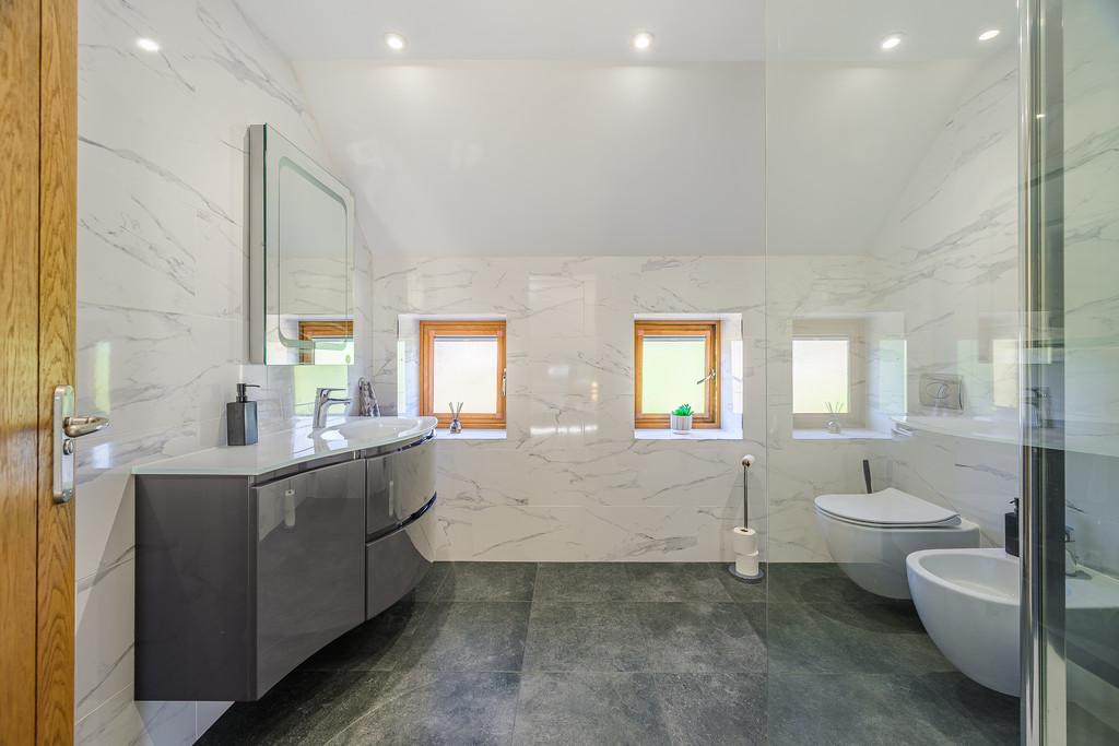En-Suite to Principal Bedroom