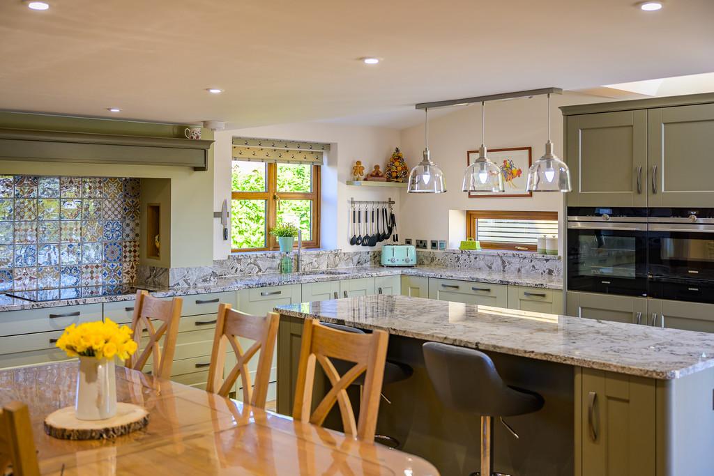 Kitchen Breakfast Bar