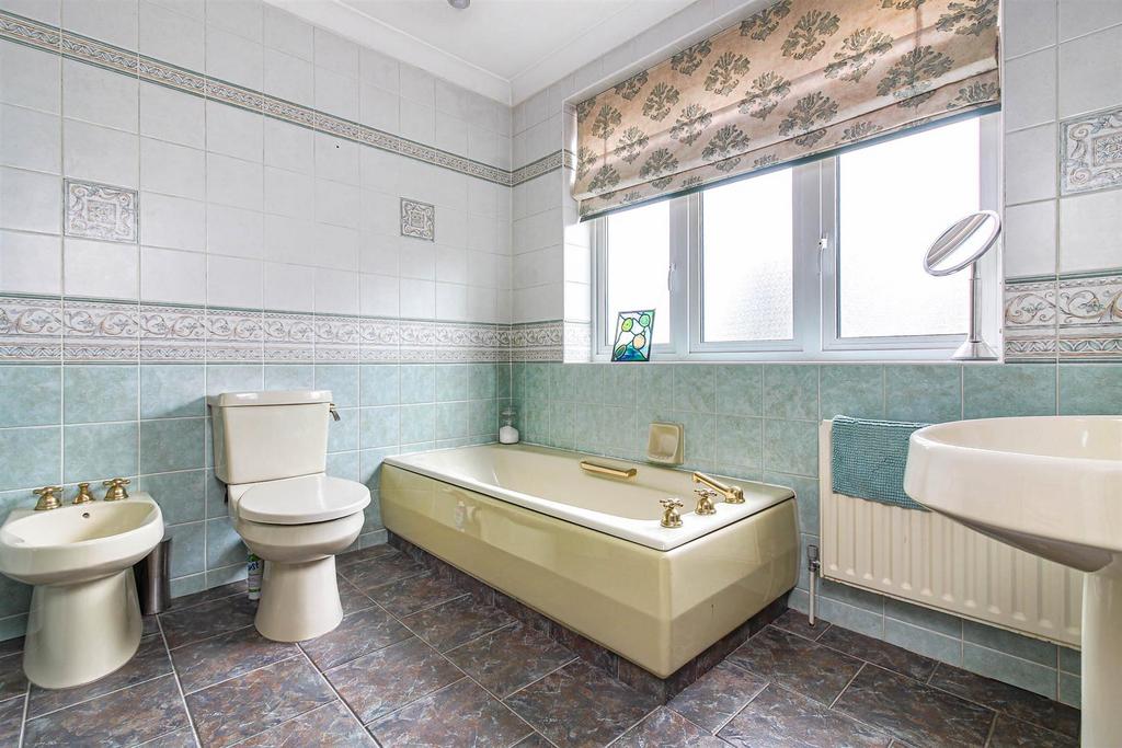 Bathroom (1 of 1).jpg