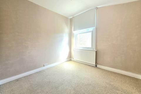 2 bedroom flat to rent, Springfield Road, Harrow