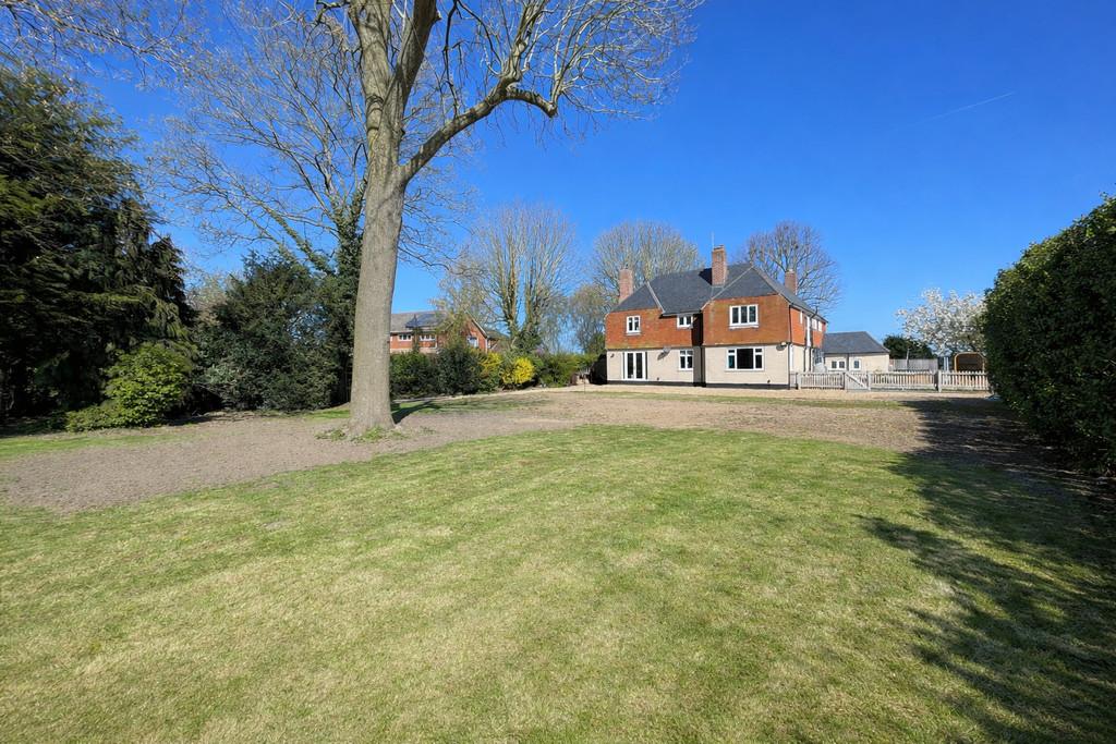 5 bedroom detached house for sale