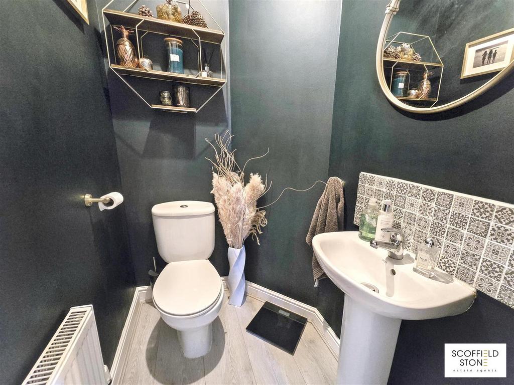 Guest cloakroom / wc.jpg