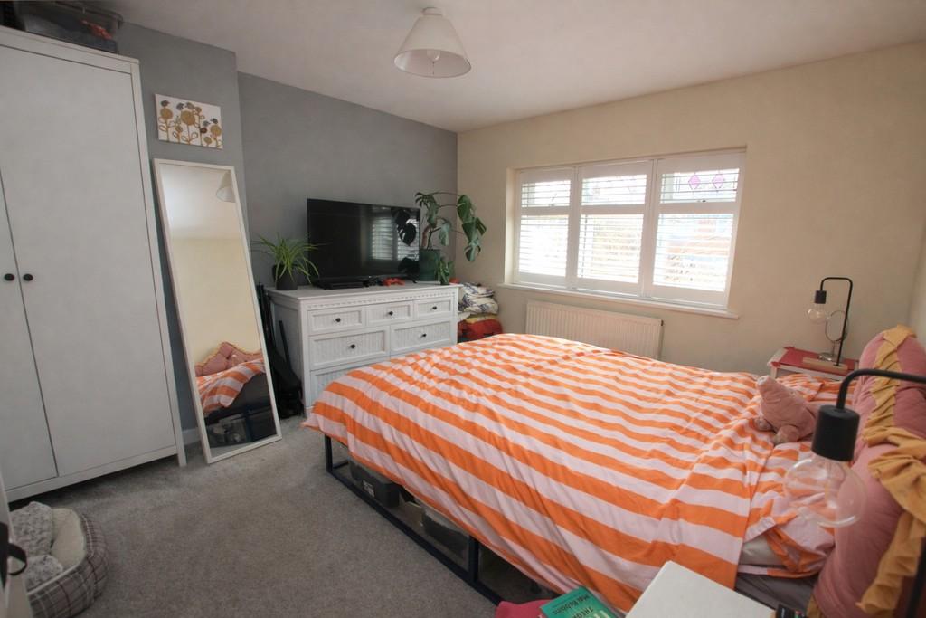 Mainbedroom2