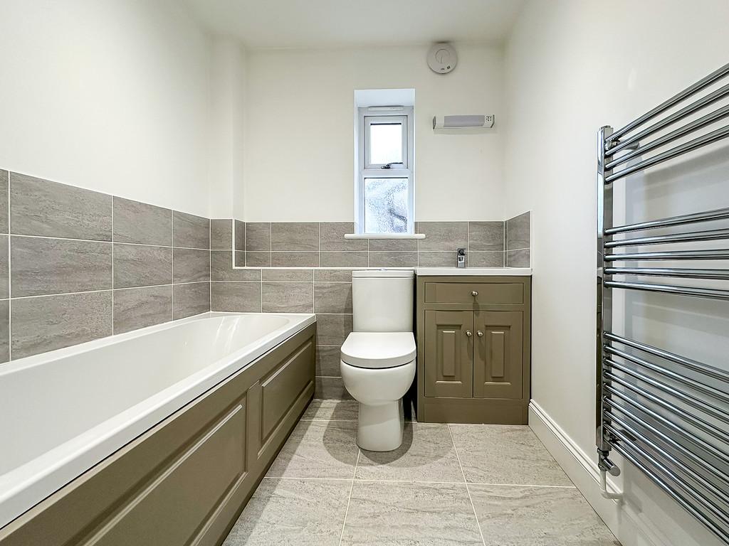 Family Bathroom (2)