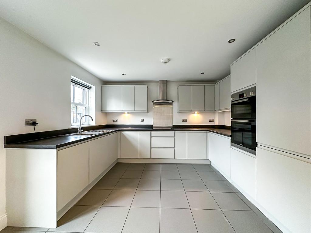 Kitchen diner (1)