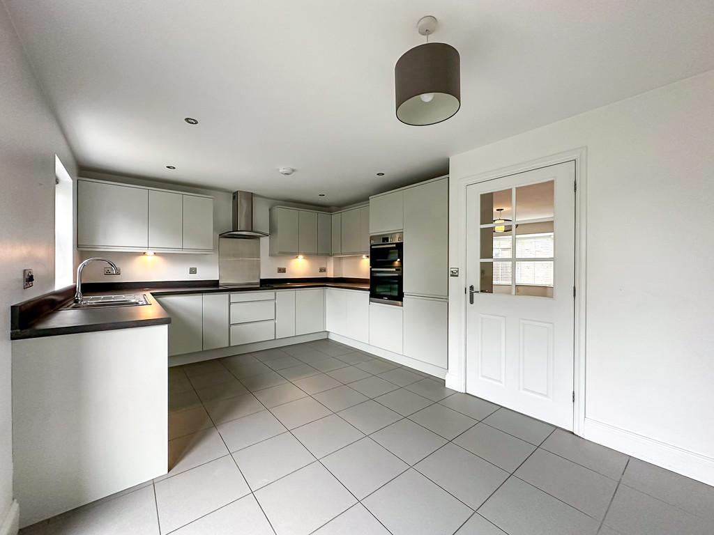 Kitchen diner (2)
