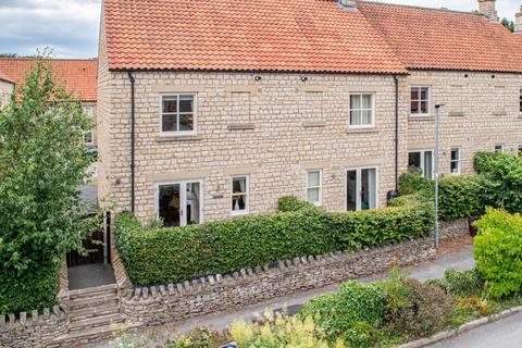 3 bedroom townhouse for sale, 14, Black Swan Yard, Helmsley, YO62 5ES