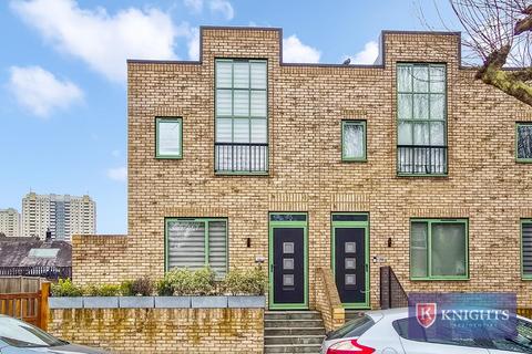 3 bedroom end of terrace house for sale, Victoria Road, London, N9