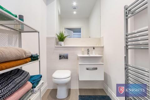 3 bedroom end of terrace house for sale, Victoria Road, London, N9
