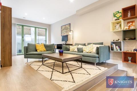 3 bedroom end of terrace house for sale, Victoria Road, London, N9