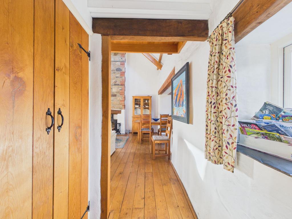 Hallway (Ysgubor)