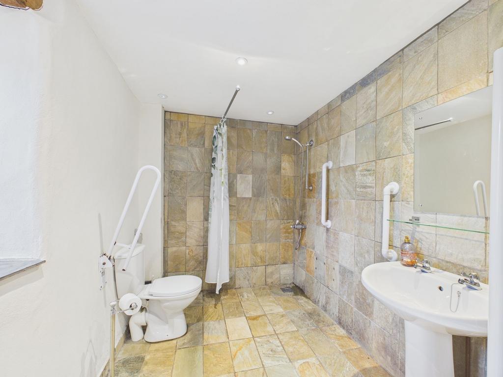 Bathroom (Ysgubor)