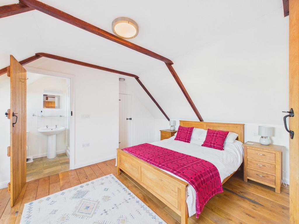 Bedroom 1 (Ysgubor)
