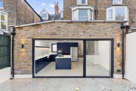 4 bedroom maisonette to rent, Hillfield Road, London, NW6