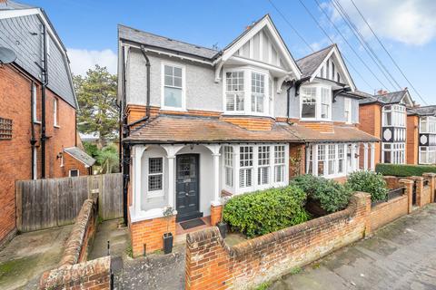 4 bedroom semi-detached house for sale, Wodeland Avenue, Surrey GU2