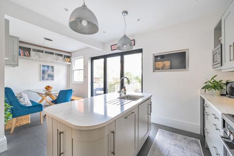 4 bedroom semi-detached house for sale, Wodeland Avenue, Surrey GU2