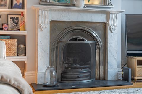 4 bedroom semi-detached house for sale, Wodeland Avenue, Surrey GU2