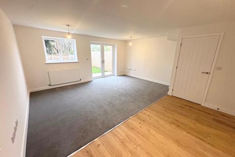 3 bedroom detached house to rent, Trafalgar Road, Nottingham, NG10