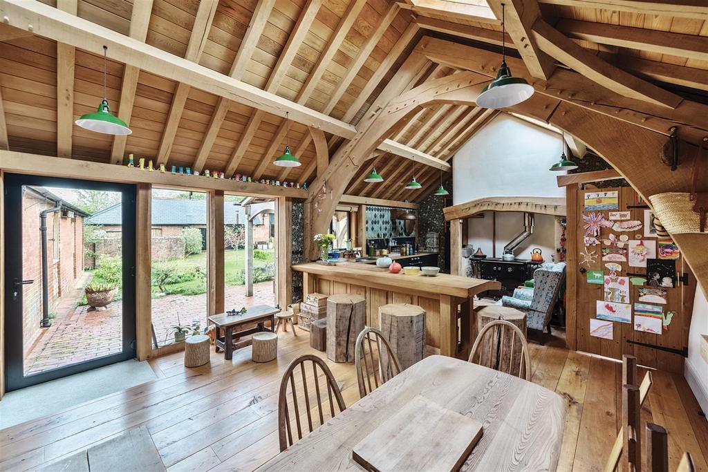 Diner/Kitchen/sitting Room