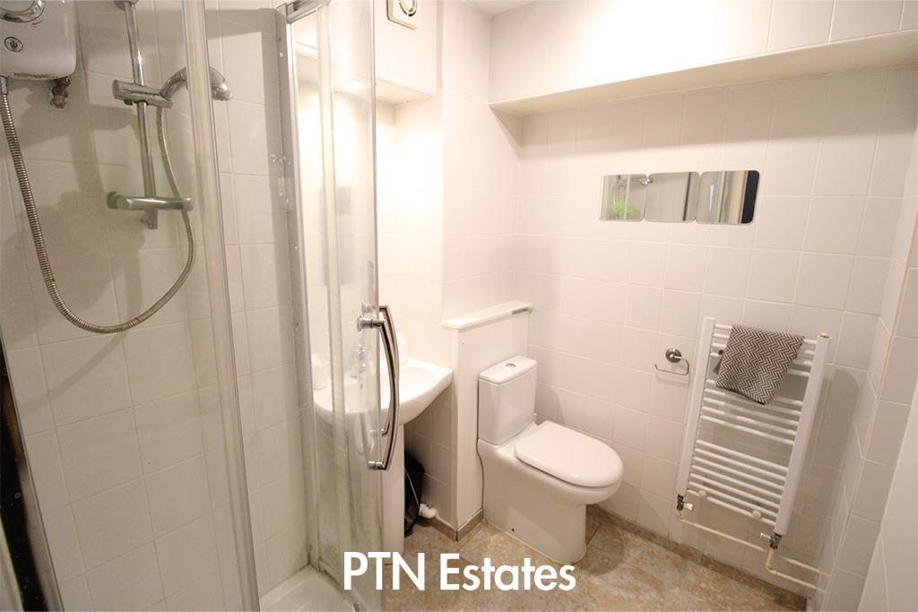Annex ensuite.jpg
