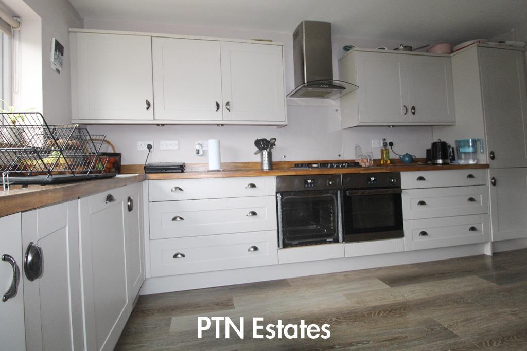 Kitchen 2 .jpg