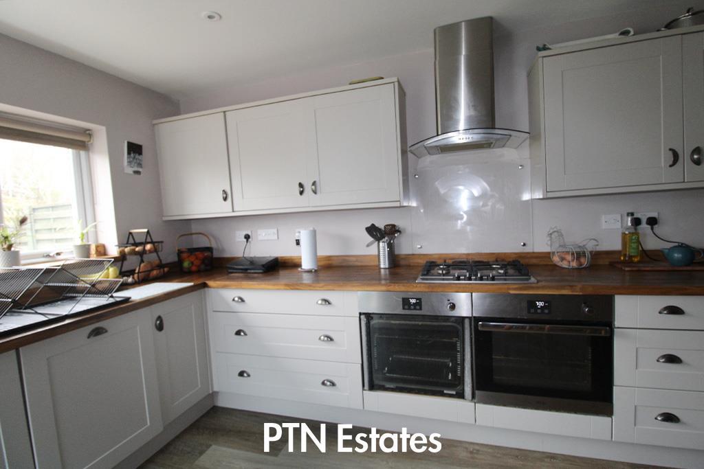 Kitchen 3 .jpg