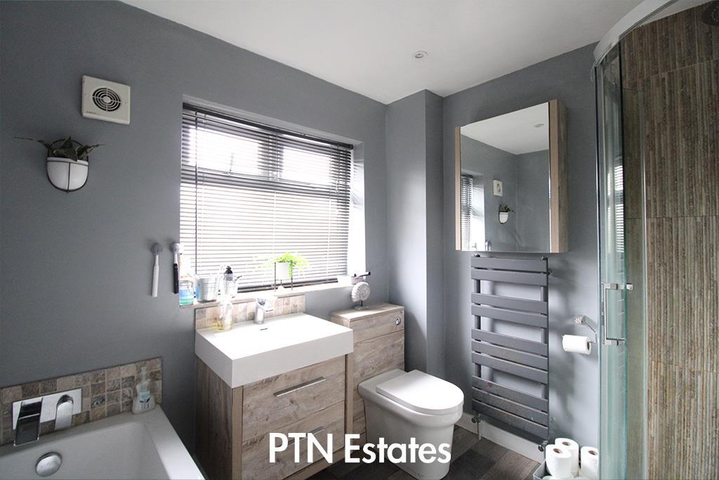 Bathroom 1 .jpg