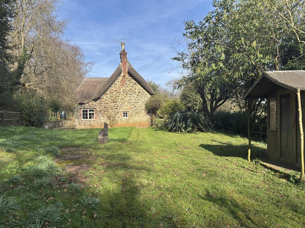 Wans Cottage - Side Garden 1.jpeg