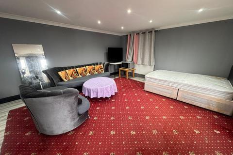 Terraced house to rent, Uxbridge Road, Hayes, Middlesex, UB4