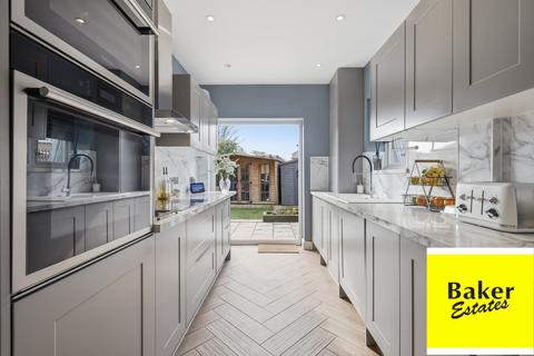 2 bedroom end of terrace house for sale, Green Lane, Dagenham RM8