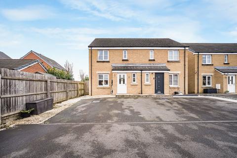 3 bedroom semi-detached house for sale, Ffordd Cadfan, Bridgend CF31