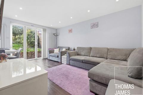 2 bedroom maisonette for sale, Byland Close, London, N21