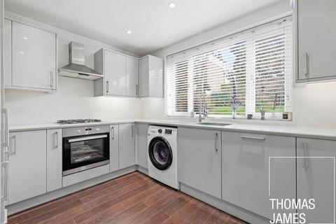 2 bedroom maisonette for sale, Byland Close, London, N21