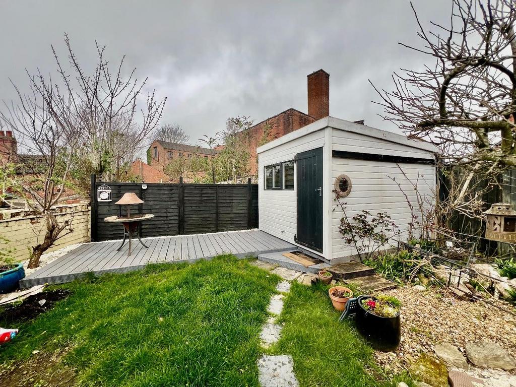 Rear Garden/Summer House/Home Office
