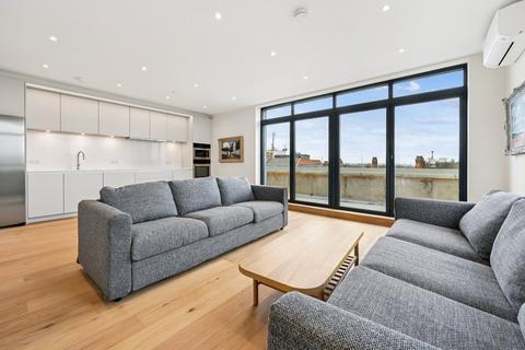 2 bedroom flat for sale, Saxon Hall, Palace Court, London