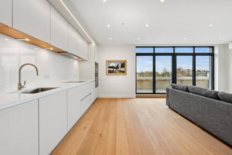 2 bedroom flat for sale, Saxon Hall, Palace Court, London
