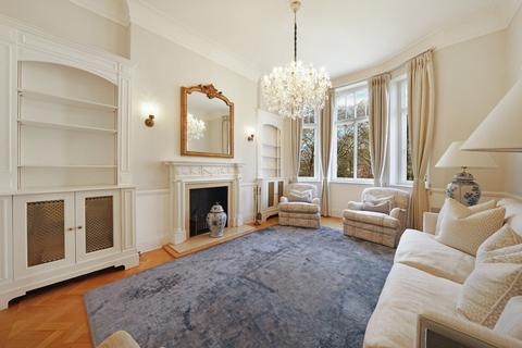 3 bedroom flat to rent, North Gate, St John's Wood, London