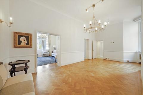 3 bedroom flat to rent, North Gate, St John's Wood, London