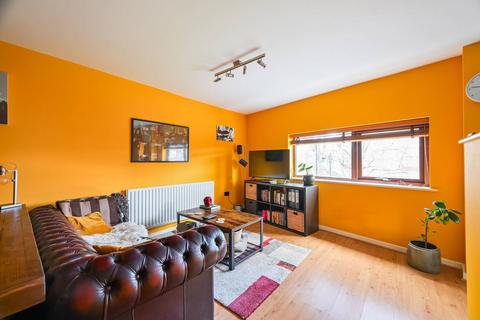 1 bedroom flat for sale, London E3