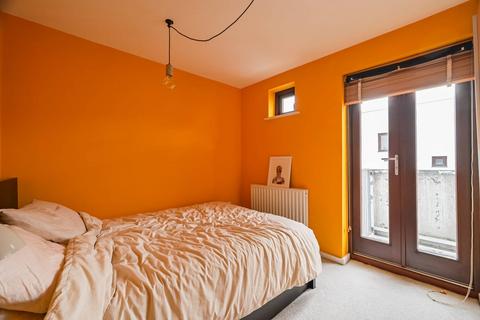 1 bedroom flat for sale, London E3