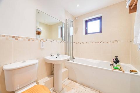 1 bedroom flat for sale, London E3