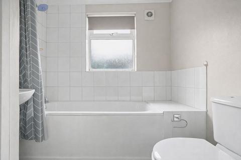3 bedroom end of terrace house to rent, Curzon Road, Chatham