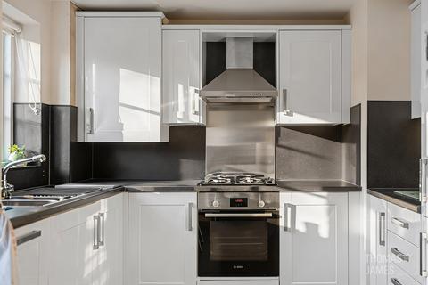4 bedroom terraced house for sale, Hoppers Road, London, N21