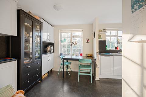 4 bedroom terraced house for sale, Hoppers Road, London, N21