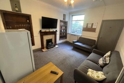 1 bedroom terraced house to rent, Halifax Old Road, Huddersfield